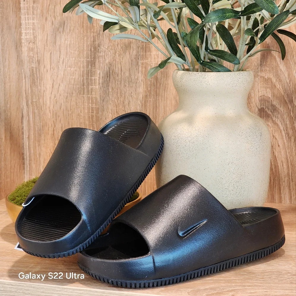 Nike Black Calm Women's Water-Friendly Foam Comfortable Experience Slides